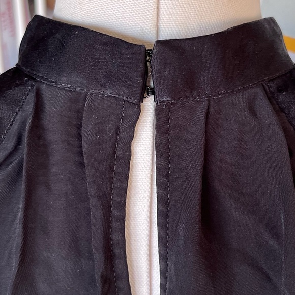 BCBG Cropped Halter Neck Flowy Blouse - Picture 4 of 5